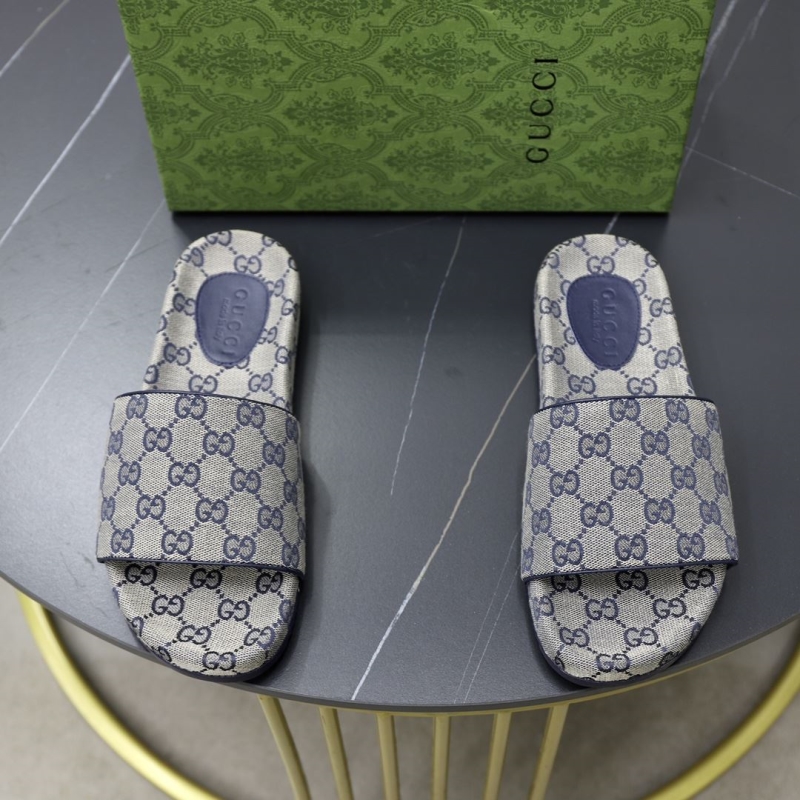 G*u*i slippers